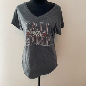🌴 Cali Republic v-neck T-shirt